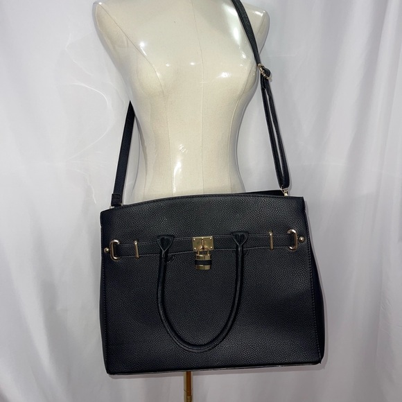 Handbags - 🖤🔒 Chic Black Bag with Straps and Lock Design🔒🖤